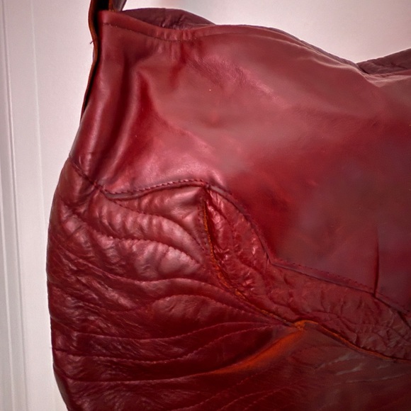 Elegant Burgundy Handmade Leather Shoulder Bag - Picture 5 of 7